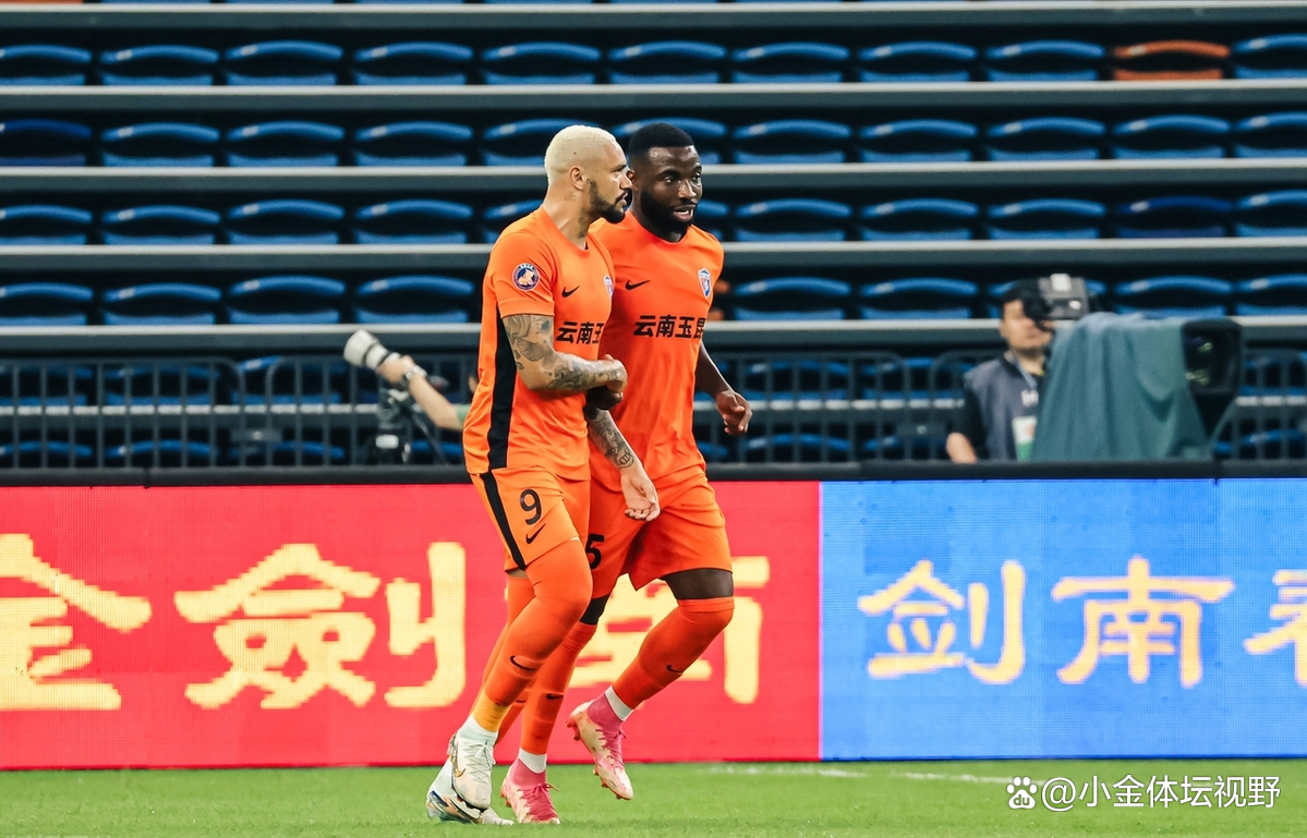 包含今晚CBA常规赛传出新动向，曼联强势反弹，管理层表态：引发热议，阵容厚度经受考验的词条