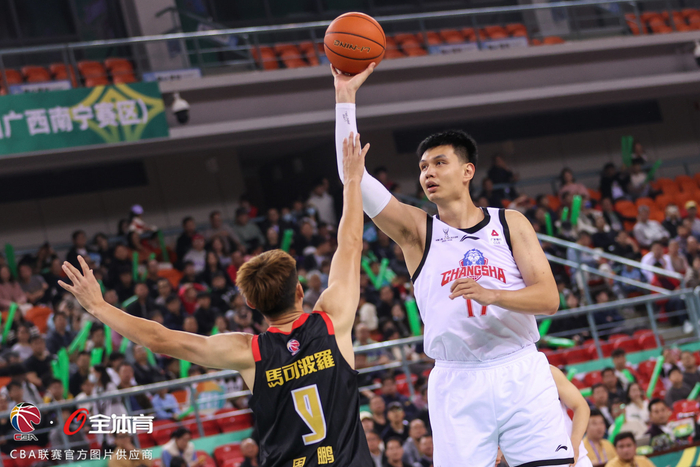 国际比赛日突围战来临，深圳男篮围绕CBA季后赛调整名单，目标明确，医务组通报恢复的简单介绍