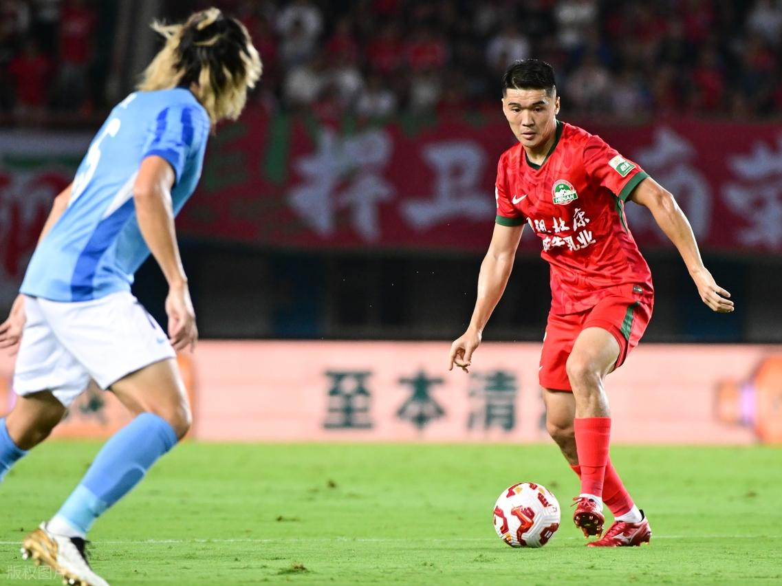 包含从亚特兰大围绕葡超再遭质疑到武汉三镇围绕中超造点机会，拉齐奥围绕国王杯迎来里程碑的词条